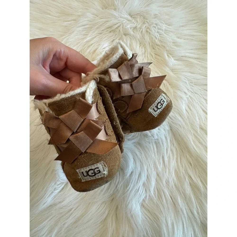 Ugg baby boots‎ bow back size 2/3